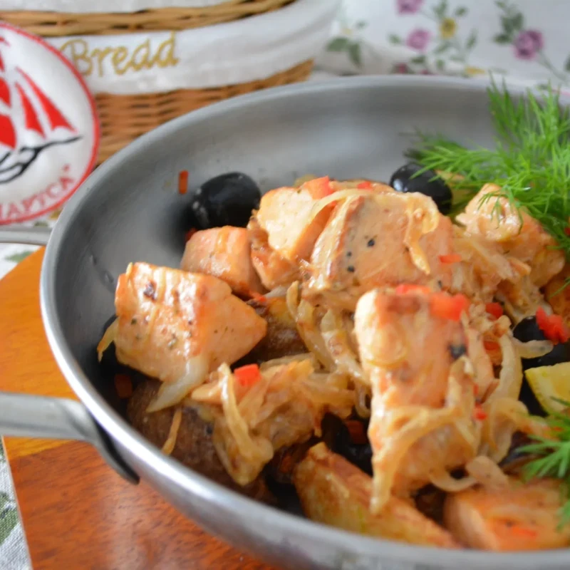 Сковородка с форелью черноморской