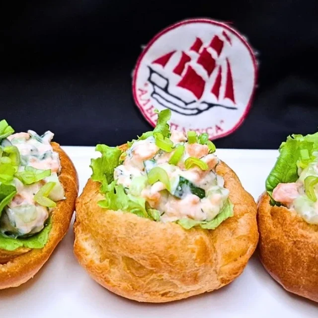 Профитроли с утиной грудкой ( предзаказ минимум 6 шт)